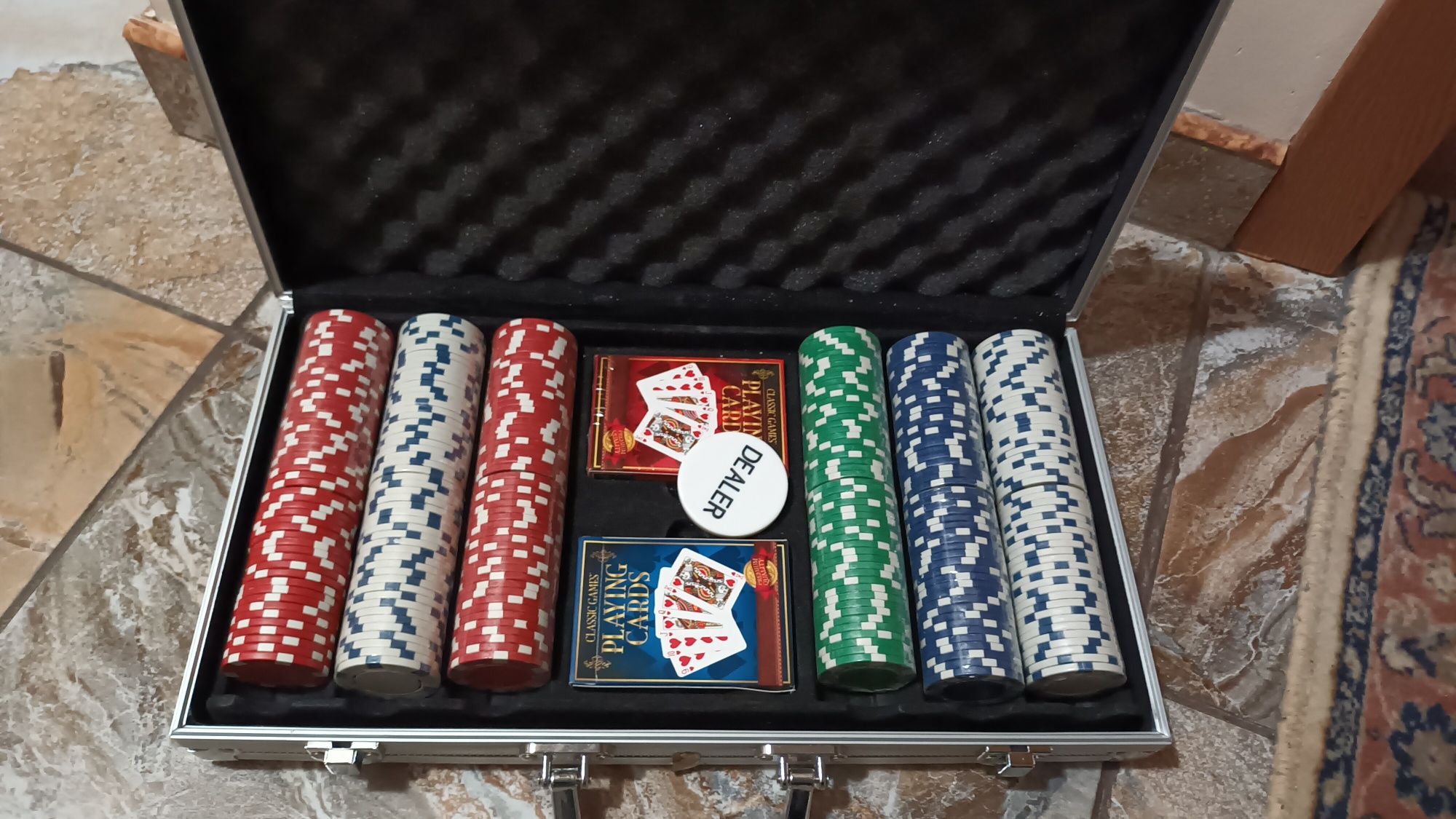 Trusa poker 300 de jetoane chipsuri