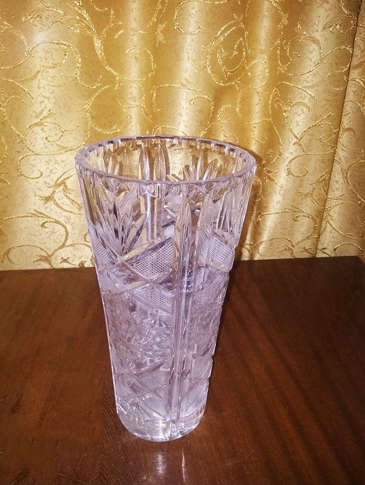 Интерьерные Вазы, вазочка из чешского стекла.