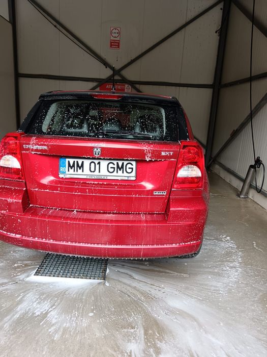 Masina Dodge rosie caliber