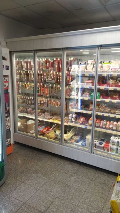 Халдилни витрини HAUSER със стъклени врати