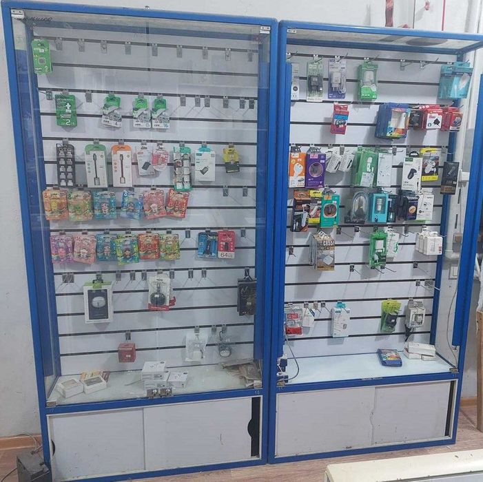 Продаются витрины б/у