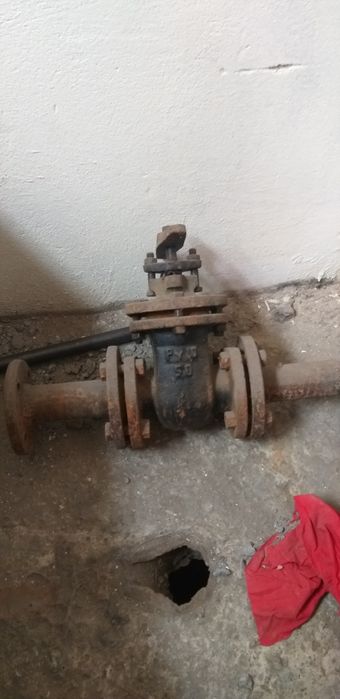 Кран ру10/50 б/у в отличном состоянии.