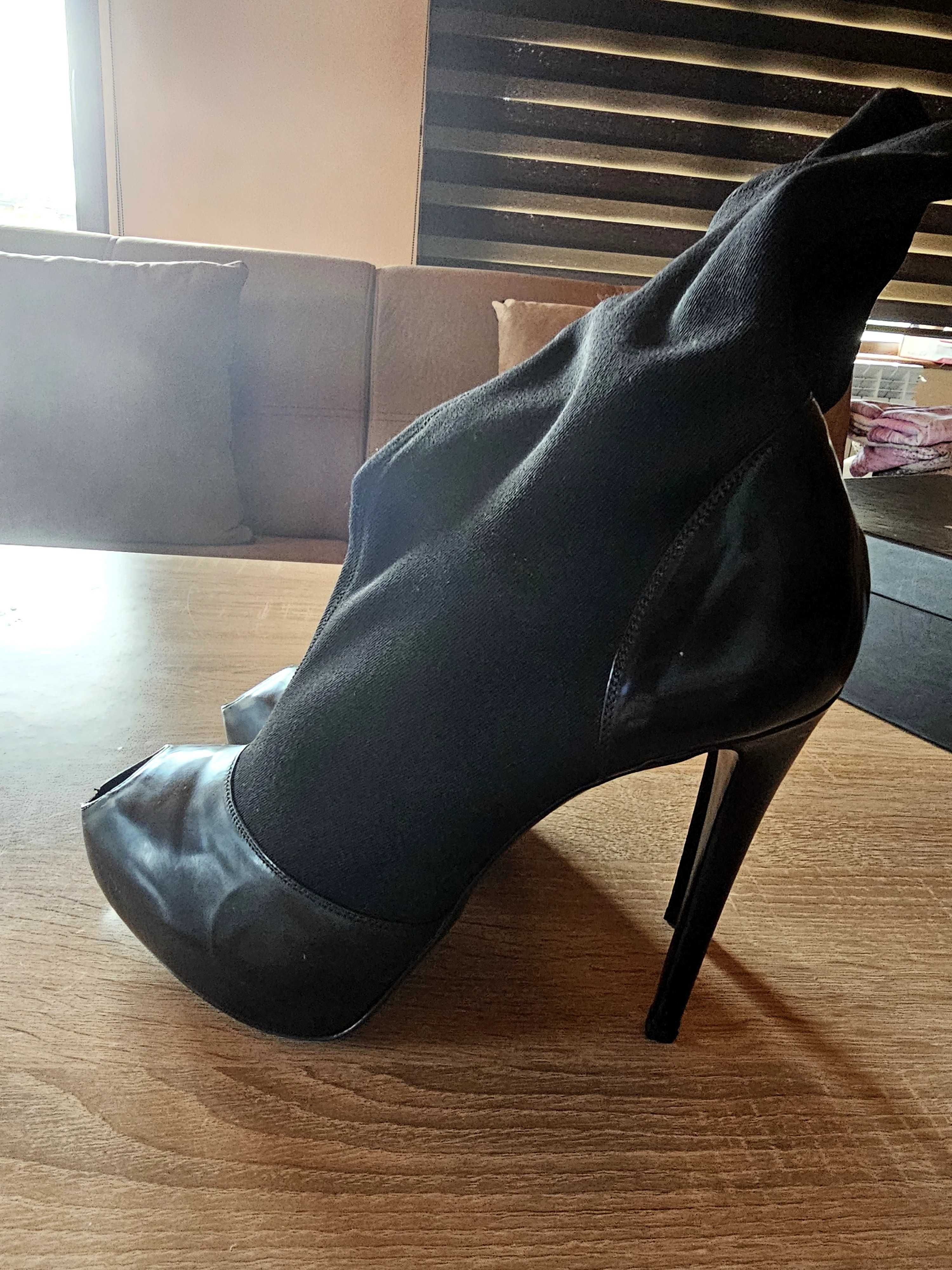 Боти Armani нови