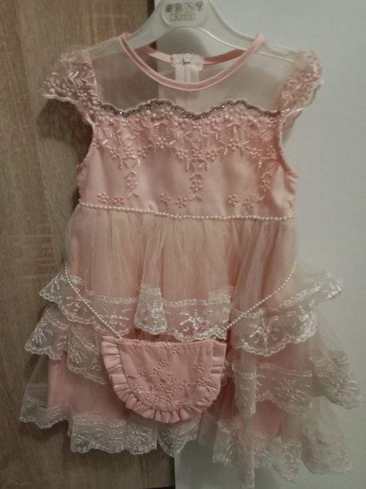 Продам праздничные детские платья б/у 3-4 года