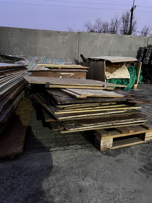 Дрова пару поддонов много панелей который можно  как дрова отдам даром