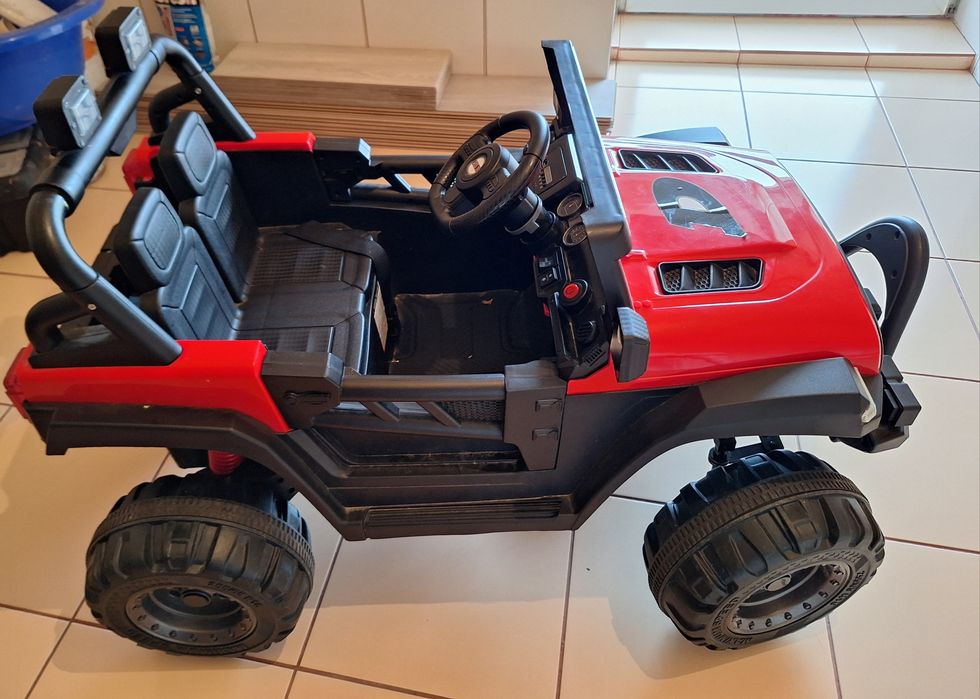 Mașină electrica cu telecomanda