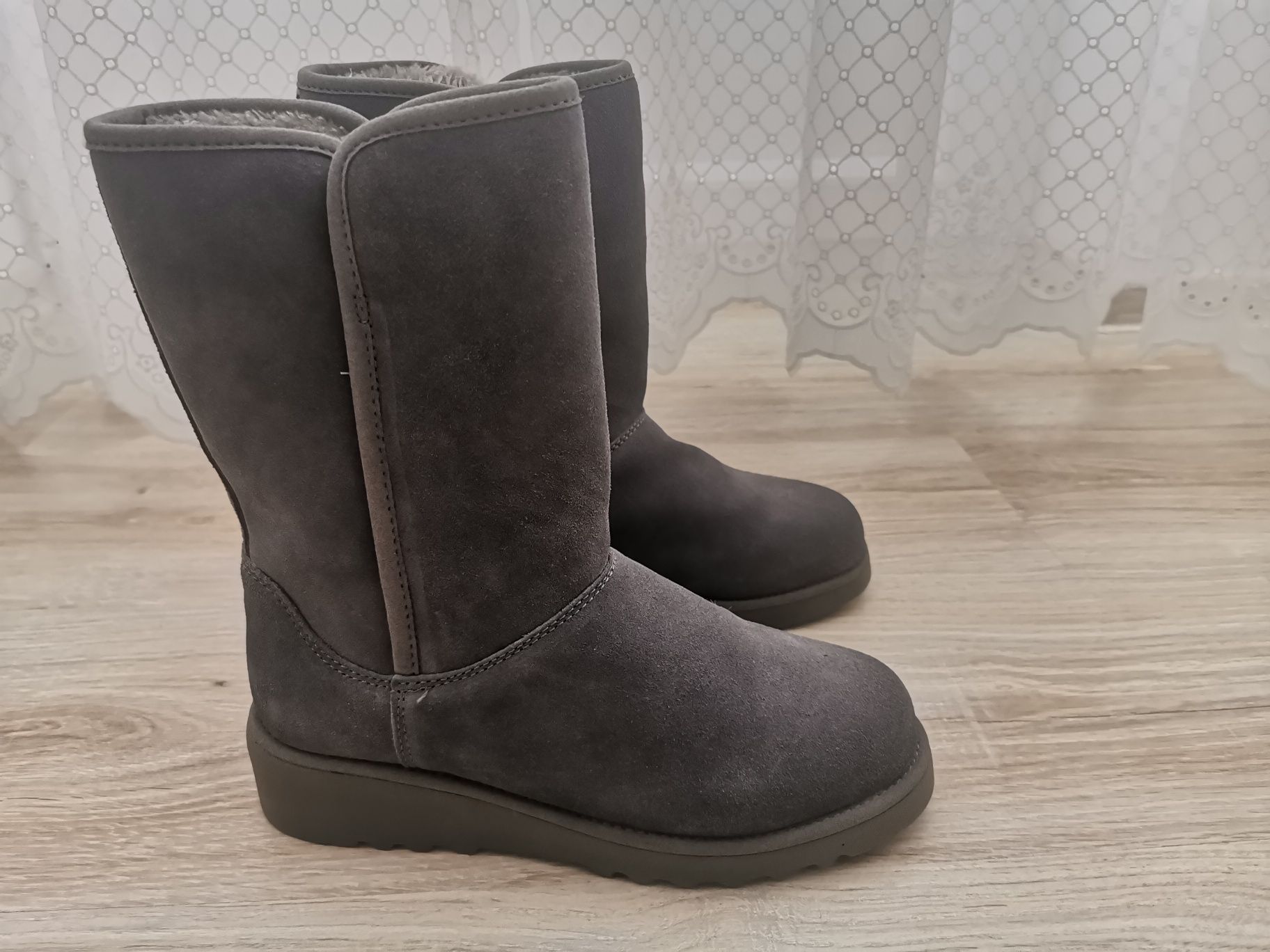 Cizme ugg din piele