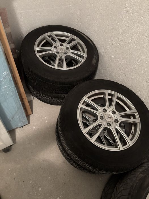 4бр гуми 225/65/17 Bridgestone с OEM 17" джанти Subaru