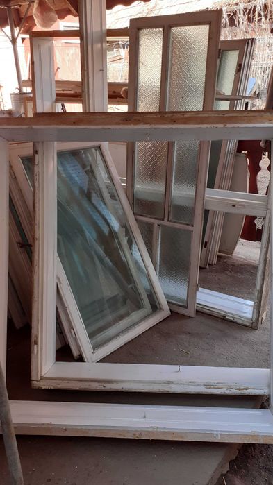 Usi si ferestre din lemn,vopsite