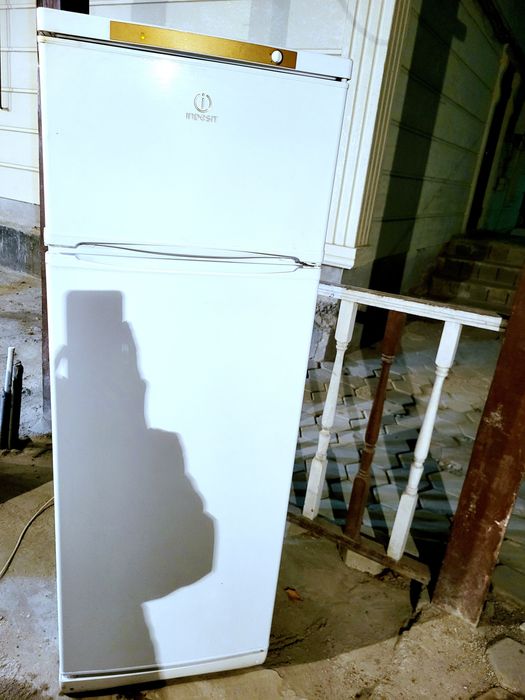 Холодильник Indesit