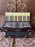 Vand acordeon Hohner Verdi 2 impecabil