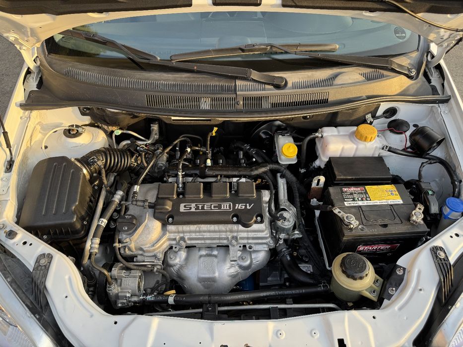 Avtomashina chevralet ravon