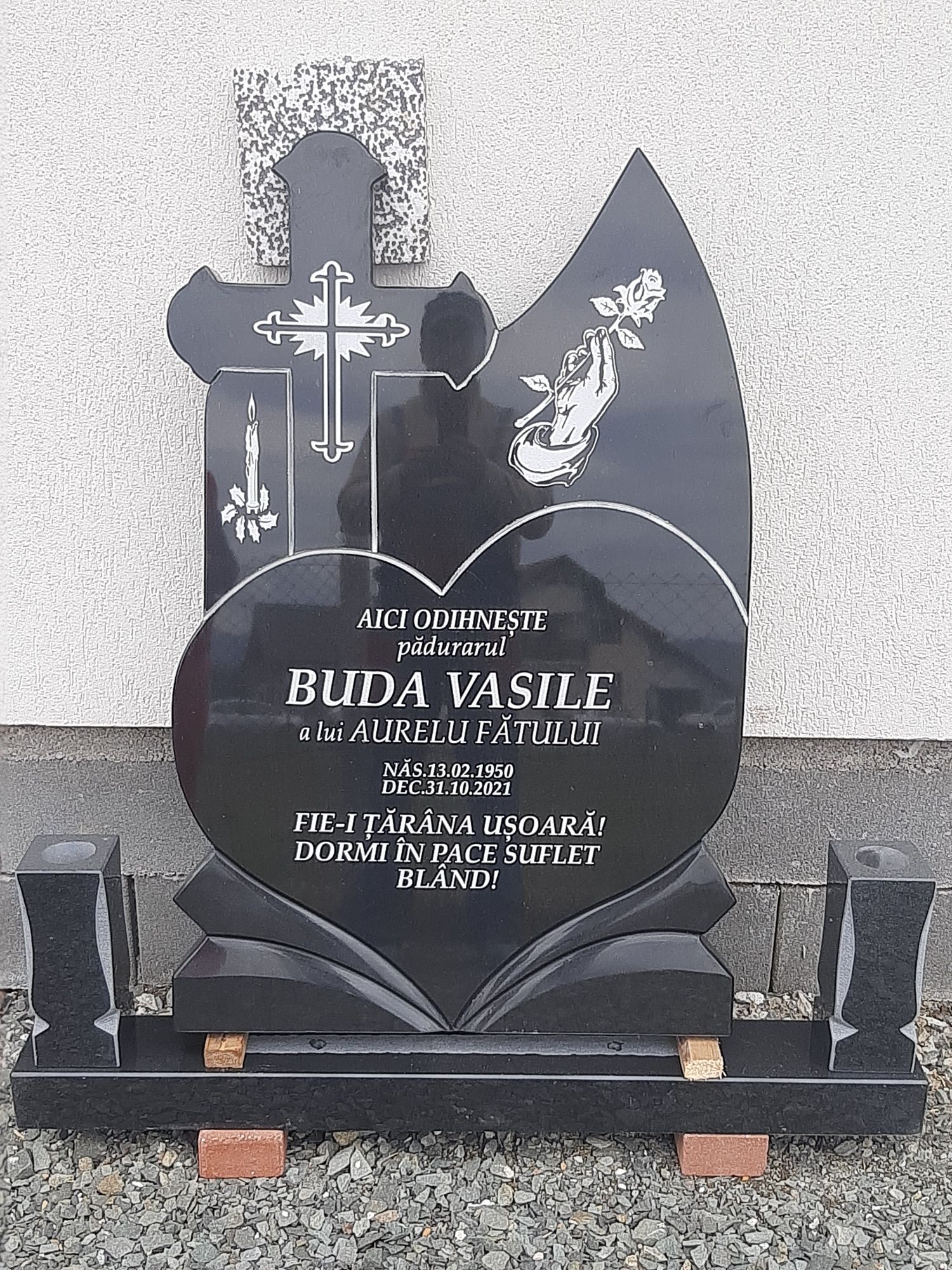 Cruci și monumente funerare