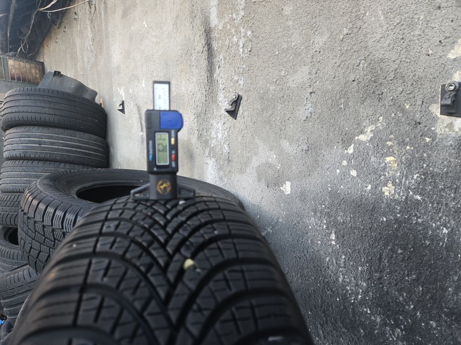 2бр. 185 65 15 Dunlop всесезонни.