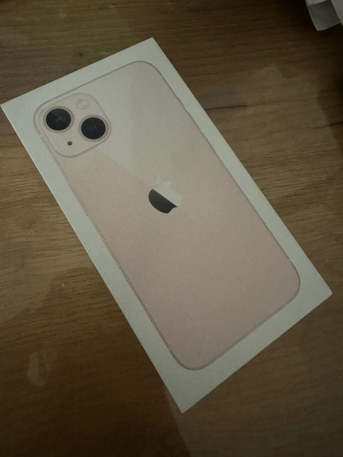 iPhone 13 розовый