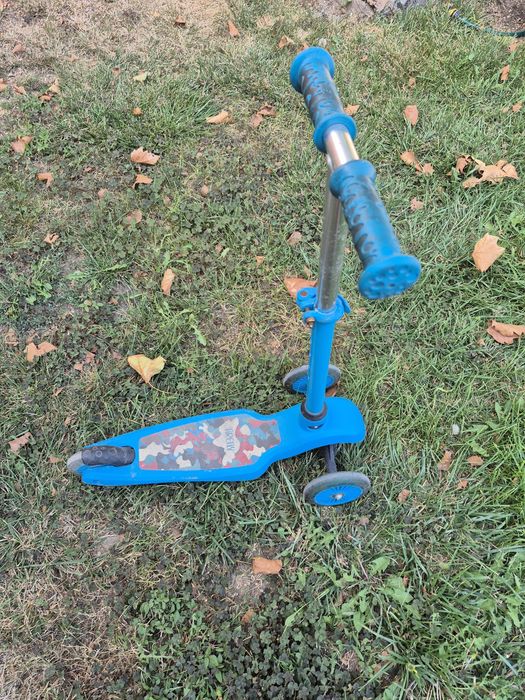 Trotineta 3 roti de silicon si Led , albastra., reglabilă.