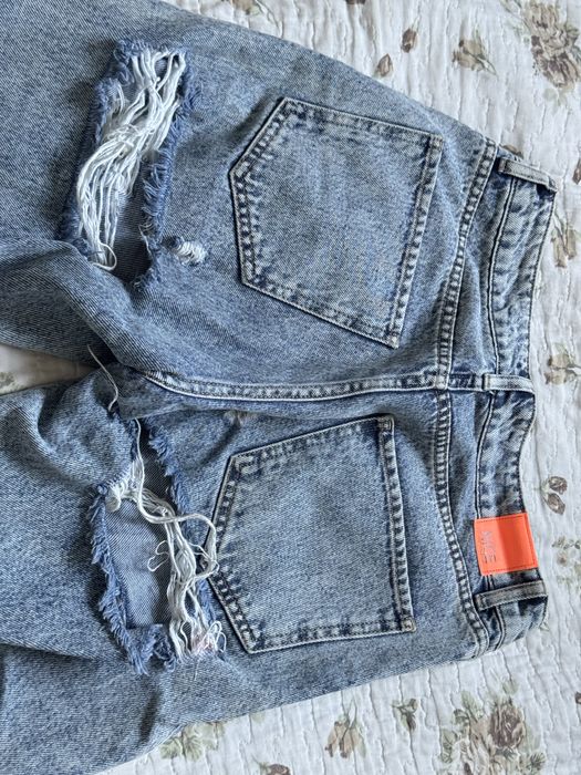Джинсы рванные женские