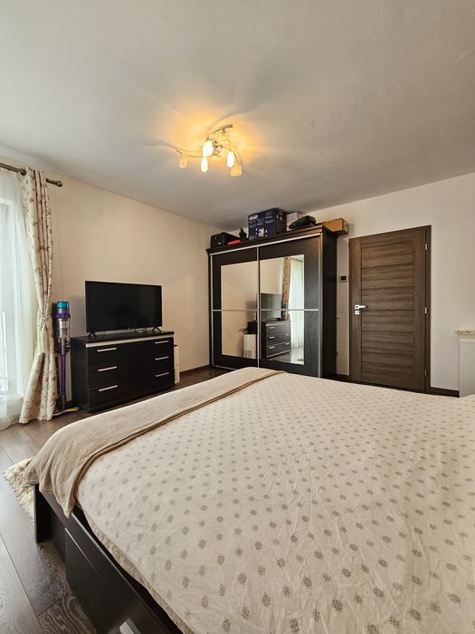 Vând apartament 3 camere, zona Doamna Stanca