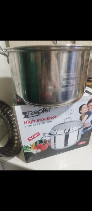 Кастрюля 10 литров, нержавейка.