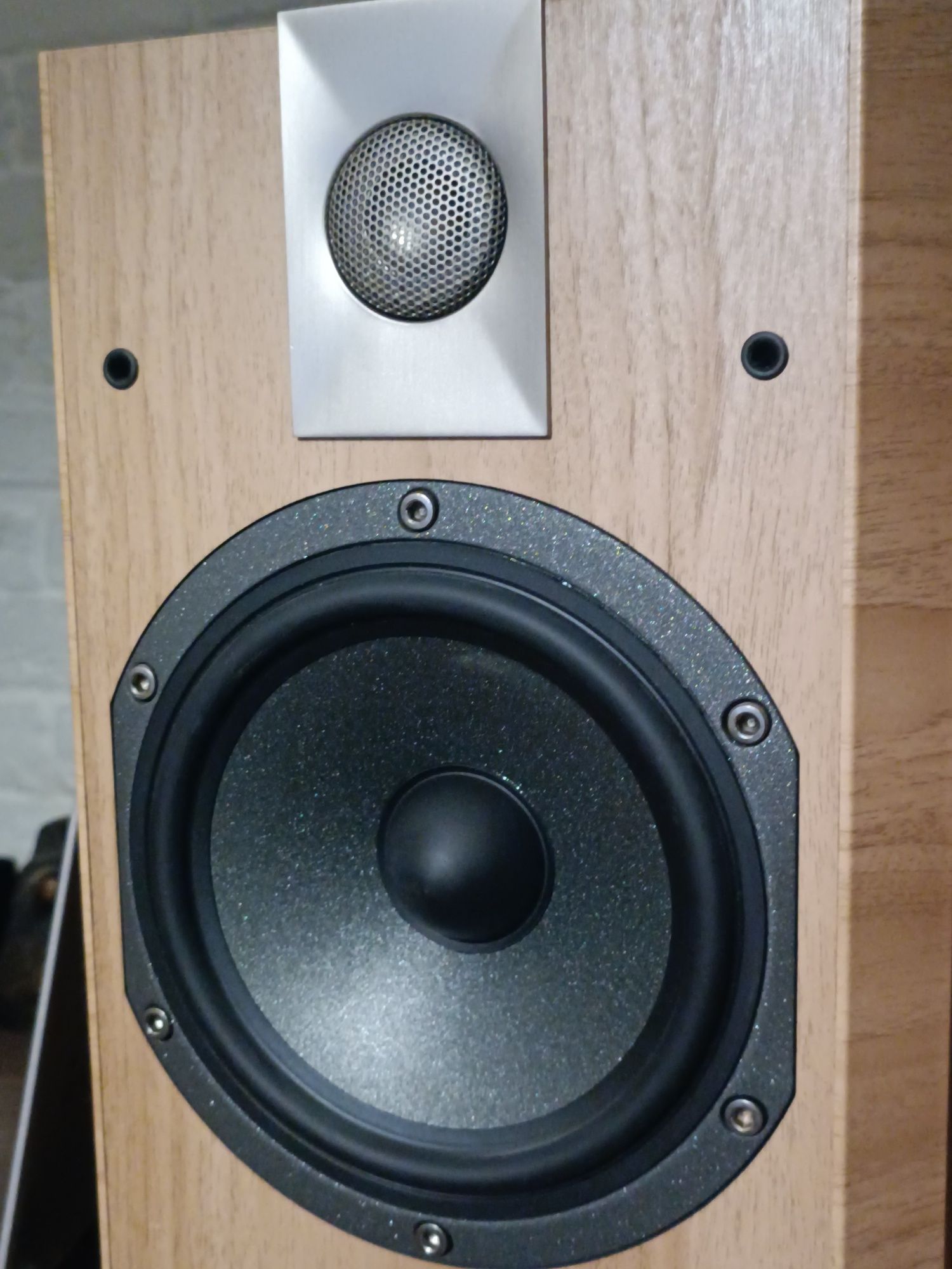 Focal Chorus 706V тонколони букшелф