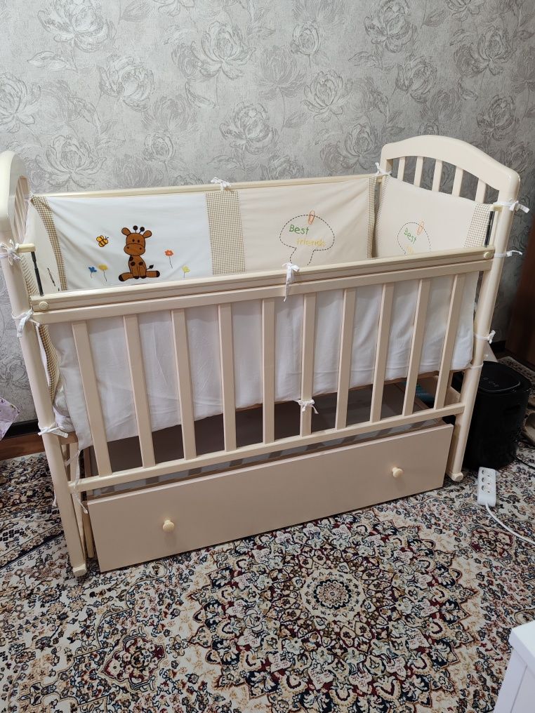 Продам детскую кроватку.