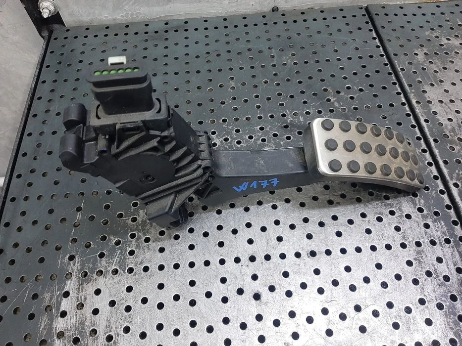 pedala acceleratie mercedes  a-class  w177  a1773001900