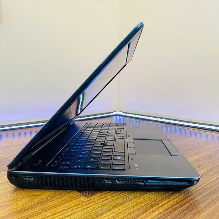 Laptop HP i7 3.9Ghz - 16G - Quadro K620M - SSD - FullHD - W10 - QWERTZ