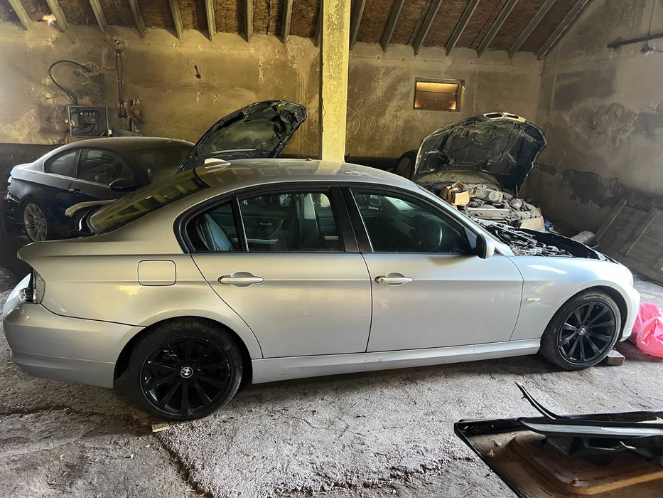 1 Задна броня бмв е90 фейс bmw e90 lci СЪС сензорите (не оригинална)