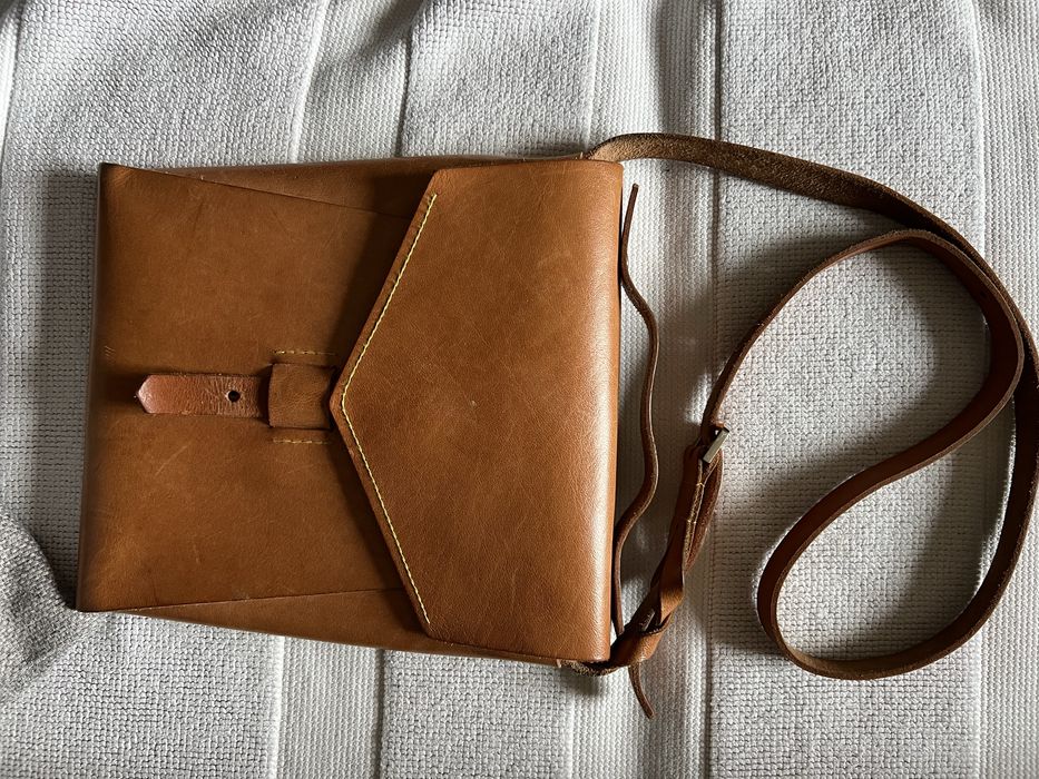 Чанта от естествена кожа с дълга дръжка