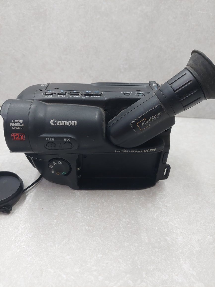 Видео камера canon uc200