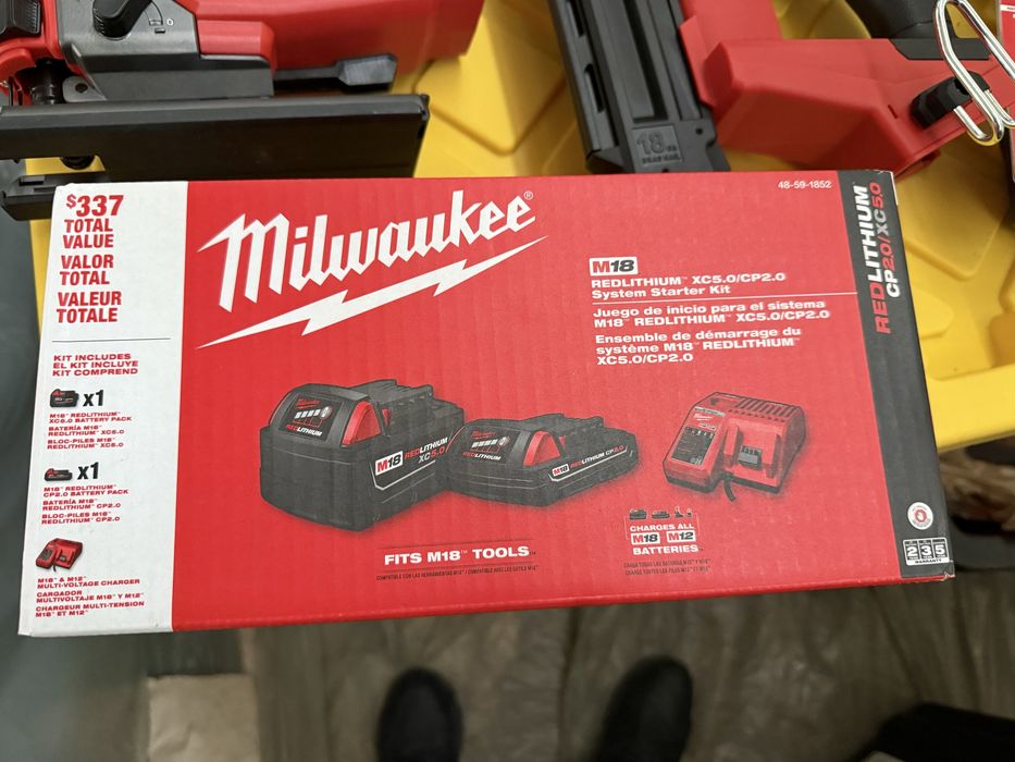 Milwaukee Комплект Батерии със Зарядно/М18  Xc 5.0  и М18  CP2.00