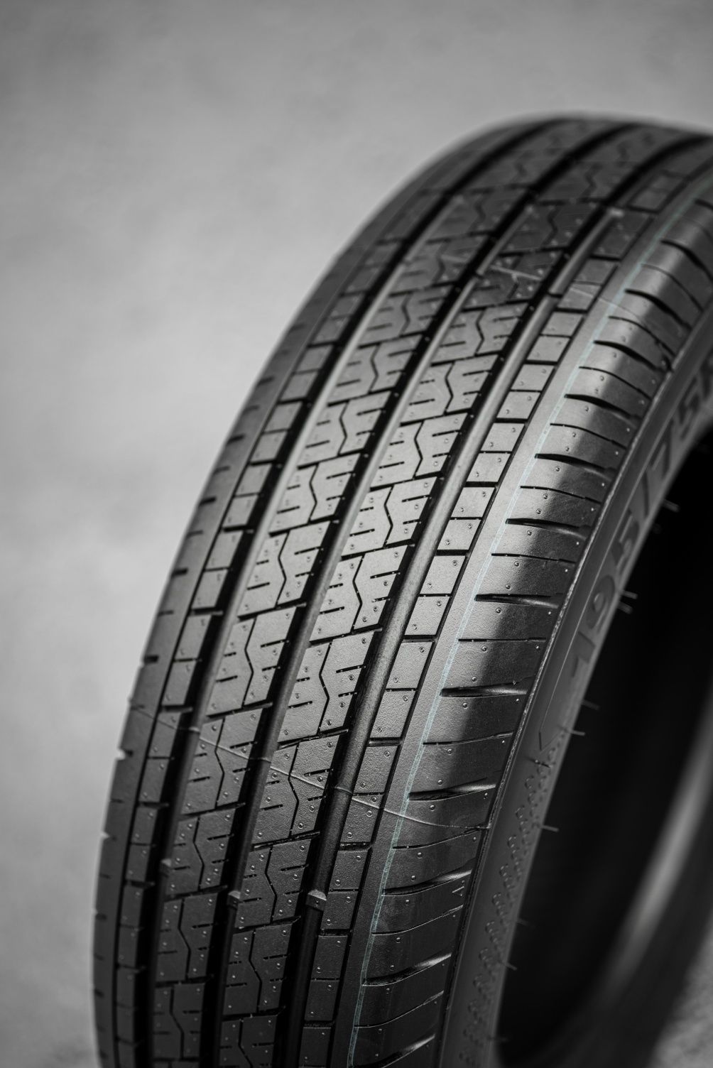 THREE-A 195/75R16C EFFITRAC 107/105R