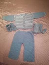 Бебешки дрехи ръчно плетени