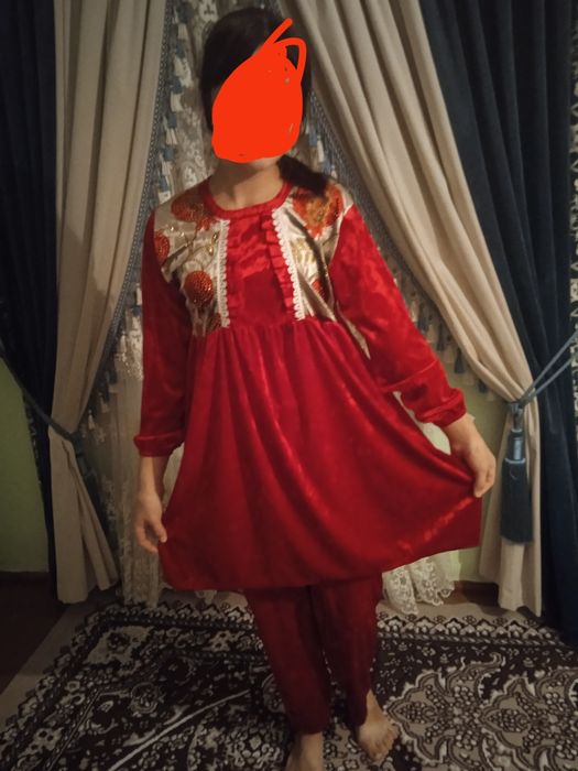 Ayollar kiyimi.  Uyga kiyish uchun   koʼylak lozim
