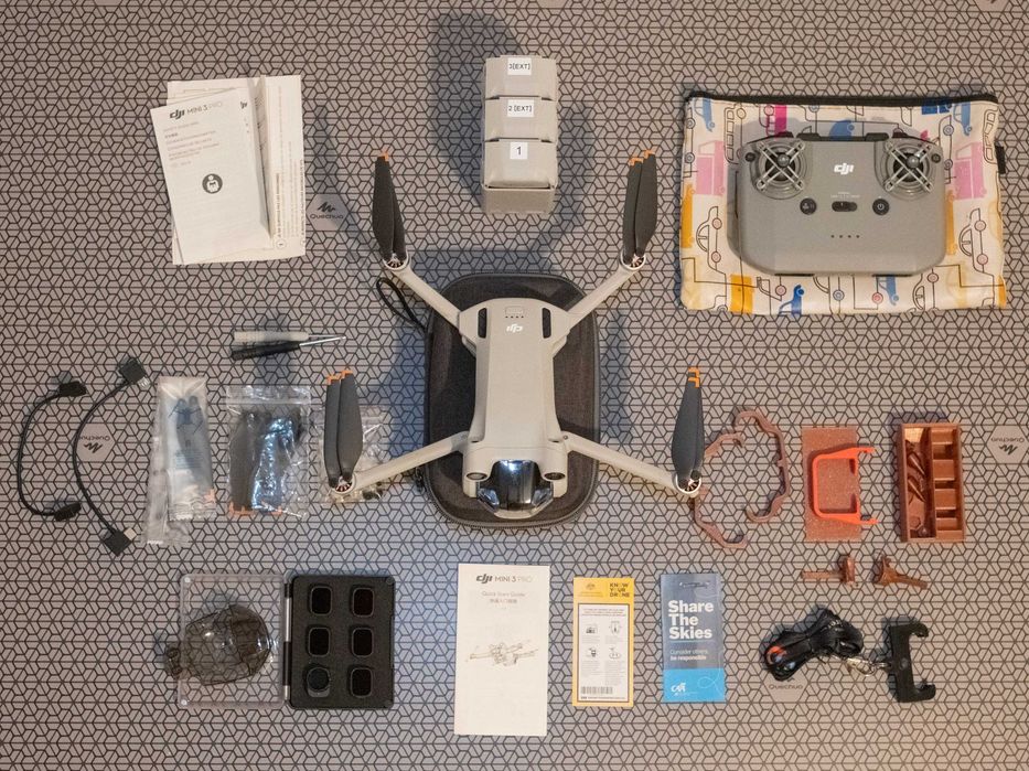 Dronă DJI Mini 3 Pro, DJI RC-N1, charger, 2 baterii mari, filtre ND