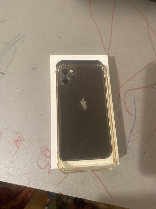 Чехол на Айфон11 по 500 все за 2000