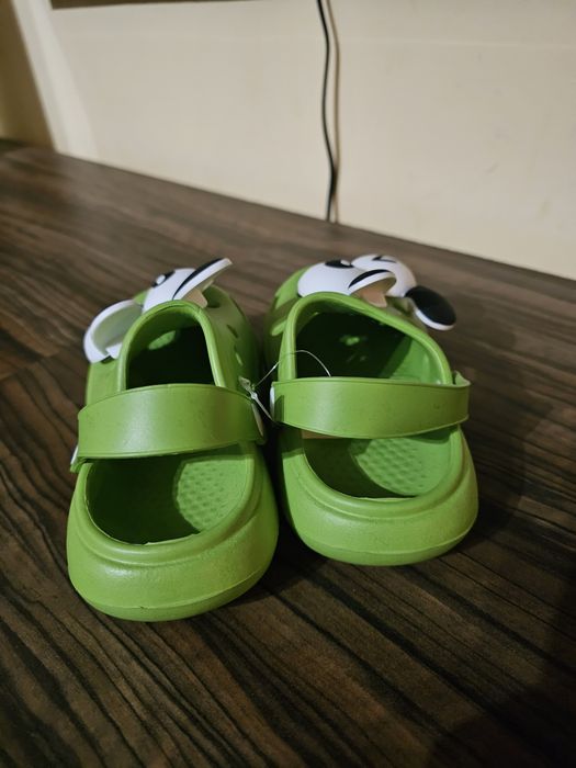 Slapi tip crocs baieti