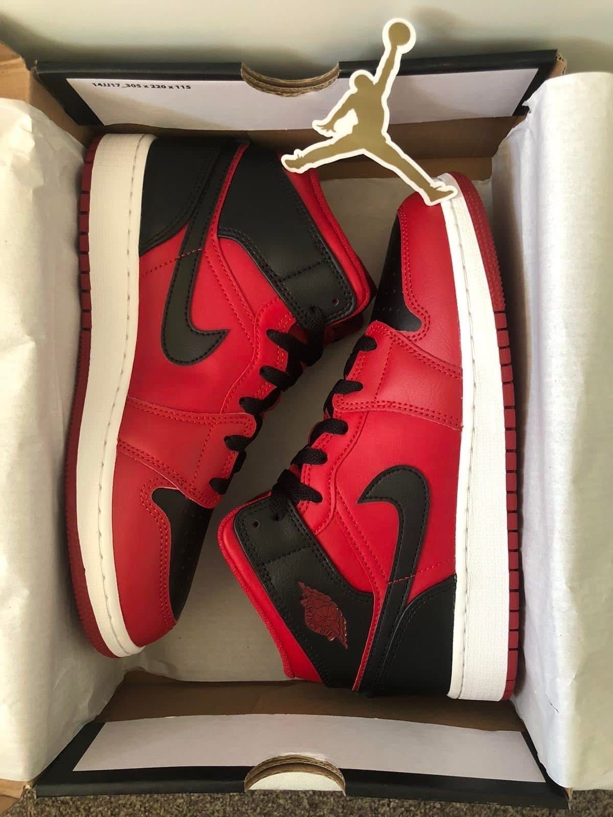 NIKE AIR JORDAN 1 MID маратонки емблематичните цветове CHICAGO BULLS