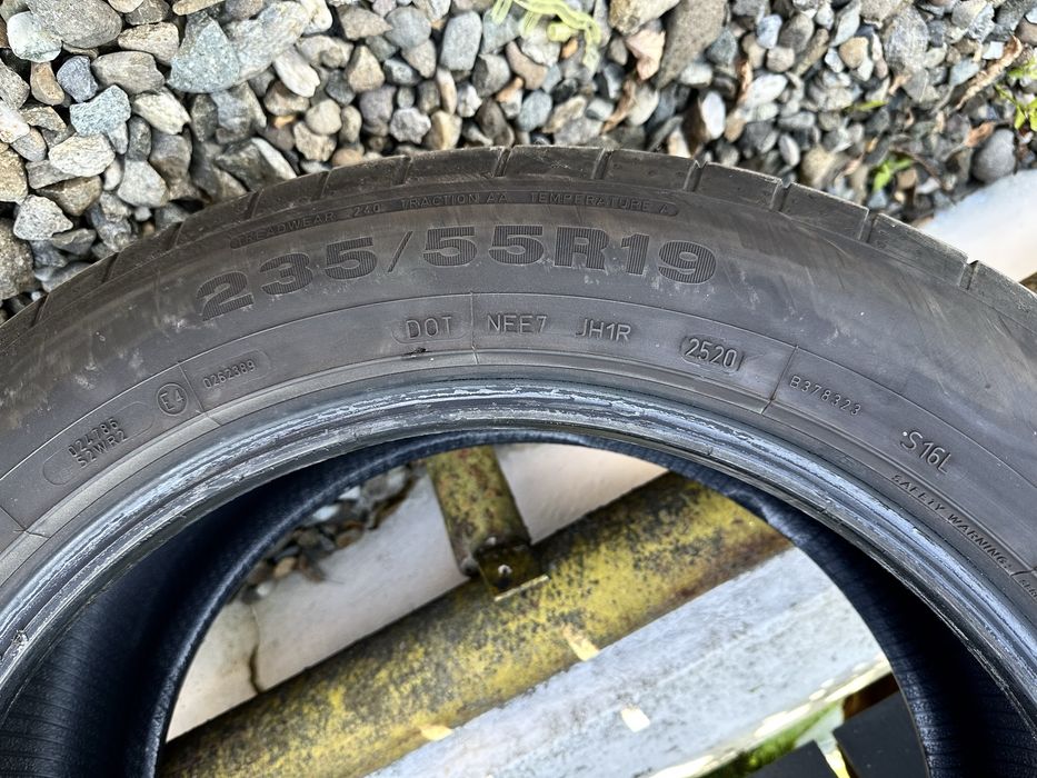 Vand 2 anvelope de vara Dunlop 235 55 R19 (dot 2020)