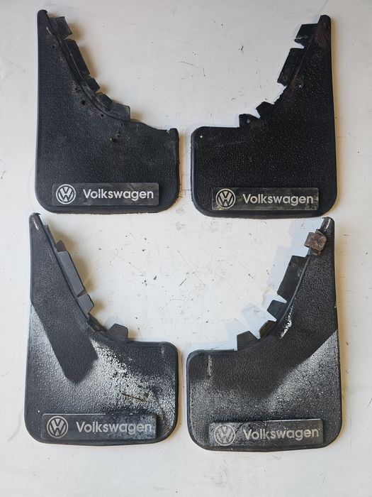 Set aparatori noroi Volkswagen Golf 1 / Jetta 1

Se vand exact cum sun