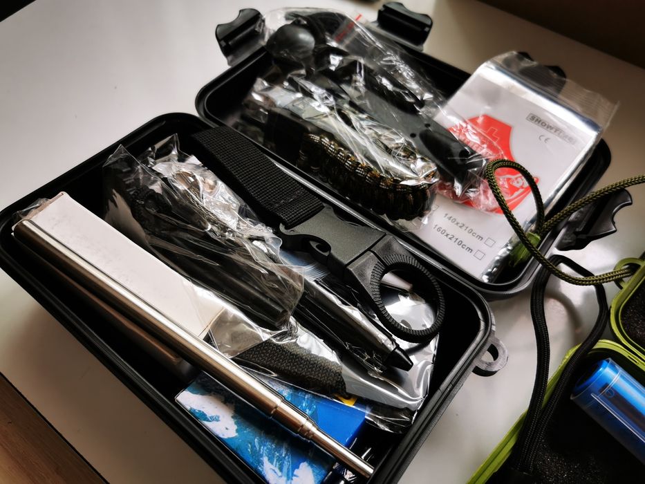 Kit supravietuire salbaticie / camping / cort  briceag , ustensile