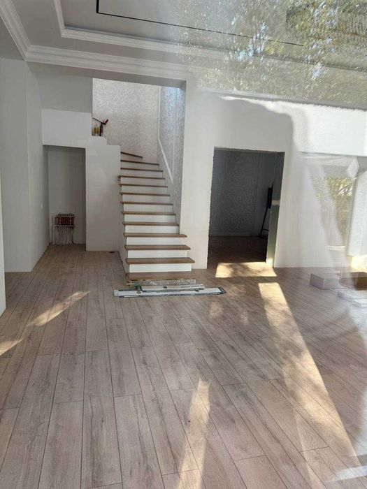 Под ключ! Уч Кахрамон постдан кирганда, Гишткуприкда коттедж.