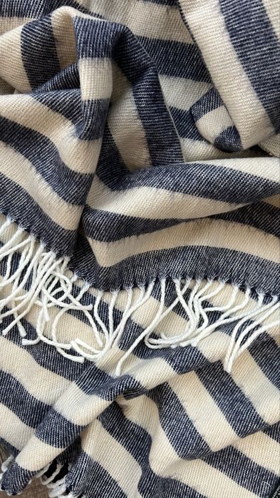 Шал ZARA на бяло и синьо райе