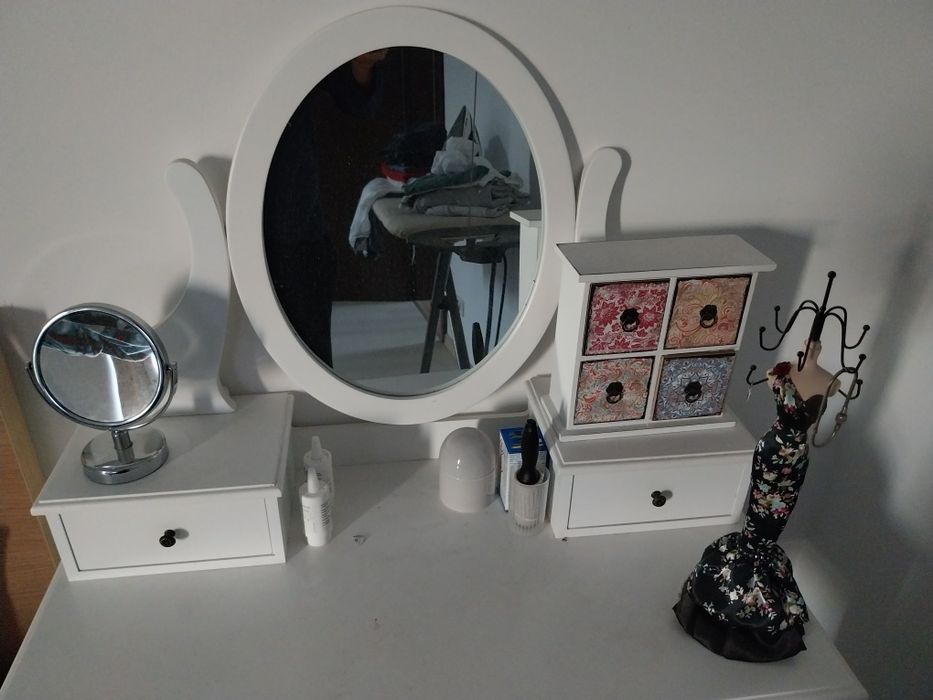 Masa de toaletă cu oglindă și scaun