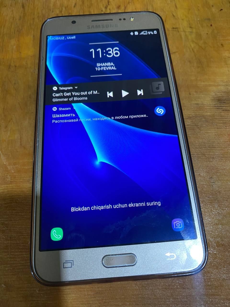 Samsung J7 holati orta