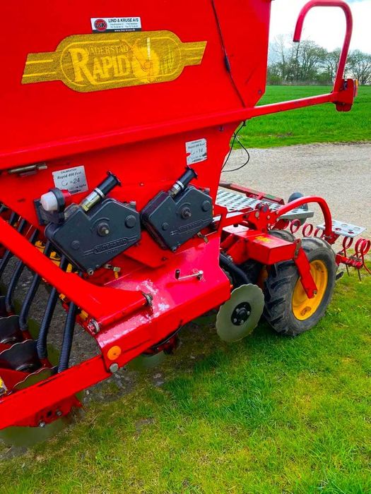 Semanatoare Vaderstad Rapid 400 C fertilizare cu discuri an 2018 Kuhn