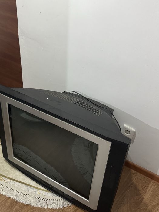 Телевизор старый LG