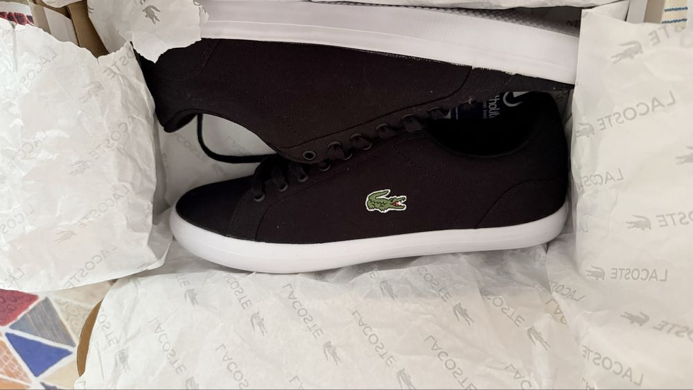 Продавам чисто нови кецове Lacoste!