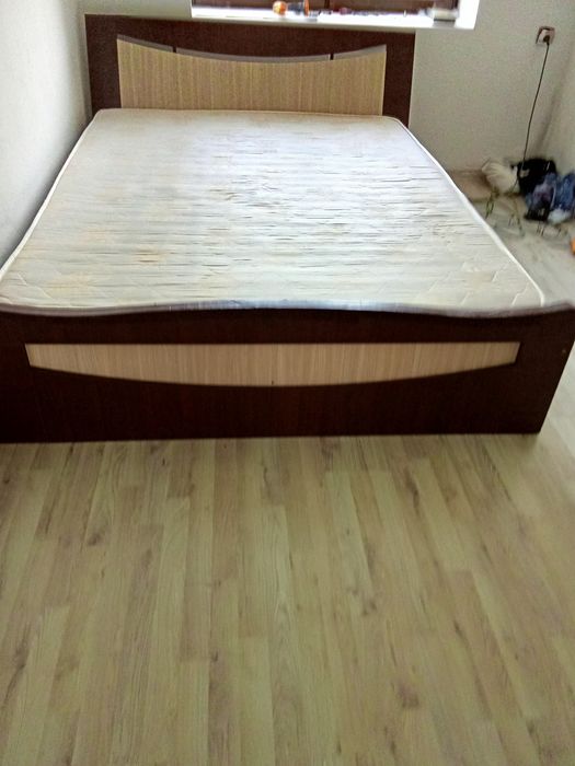 Vând pat  preț 600 lei preț negociabil ,este an stare foarte buna