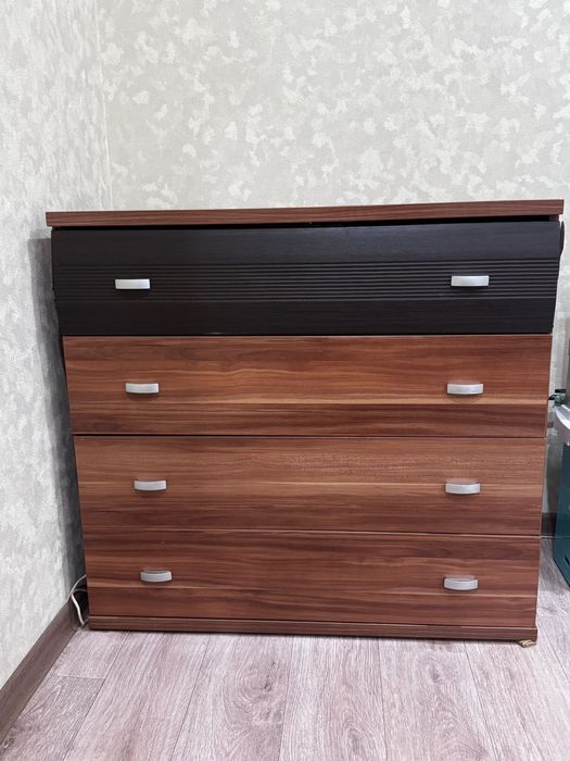 Продам комод  !!!